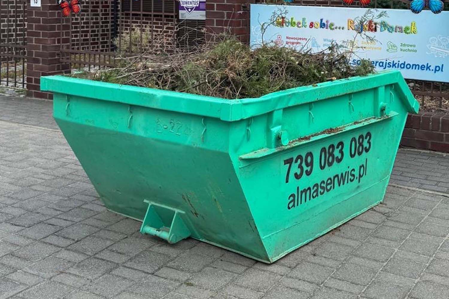 Kontener na gałęzie w Mosinie
