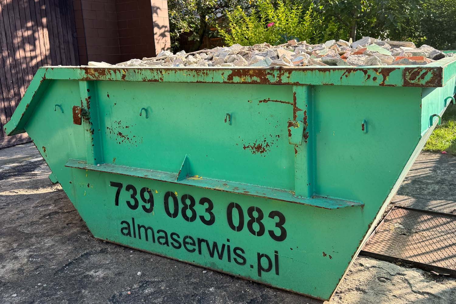 Kontener z gruzem w Pobiedziskach