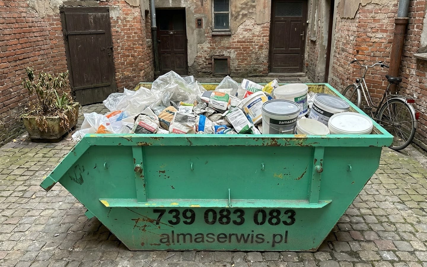 sprawdź ile kosztuje kontener na zmieszane odpady po remoncie w poznaniu